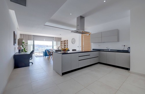 Sliema Apartamento | Superlative Apartment With Valletta and Harbour Views