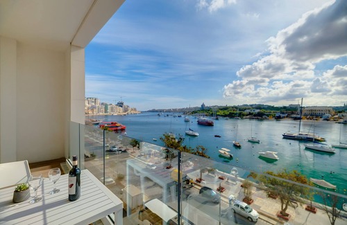 Sliema Apartamento | Superlative Apartment With Valletta and Harbour Views
