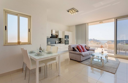 Gzira Apartamento | Superlative Penthouse With Spacious Terrace