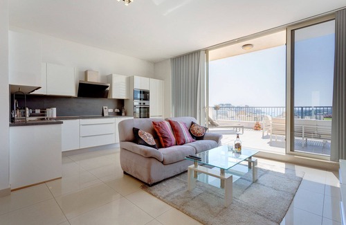 Gzira Apartamento | Superlative Penthouse With Spacious Terrace