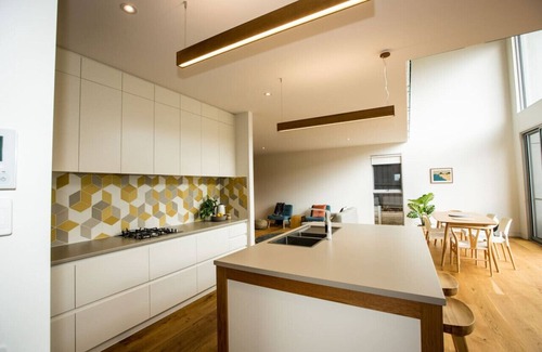 Warrnambool Casa | Superorange limpio y brillante