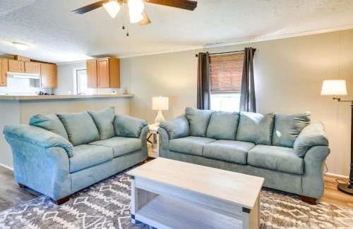 Supply Casa | Supply Cottage with Deck Less Than 2 Mi to the Beach!