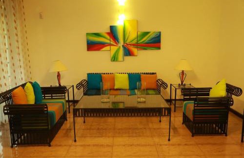 Thalawatugoda Cama Y Desayuno | Supreme Serenity Villa