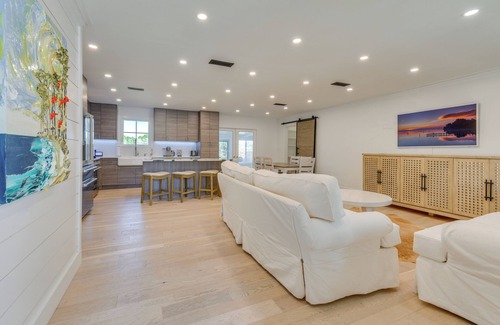 Freeport Casa | SUPs & Dock at Waterfront Home in Freeport