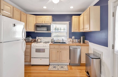 Kenberma Casa | Sur la Sand is STEPS from the ocean! renovated, clean, Wifi, and pet friendly!!!