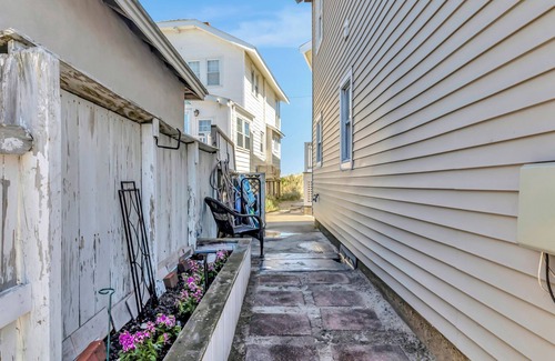 Kenberma Casa | Sur la Sand is STEPS from the ocean! renovated, clean, Wifi, and pet friendly!!!