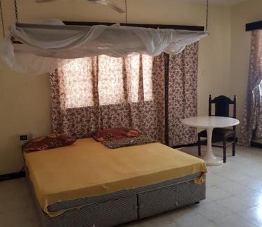 Malindi Casa | Surahi Restaurant & Guest House
