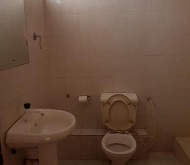 Malindi Casa | Surahi Restaurant & Guest House