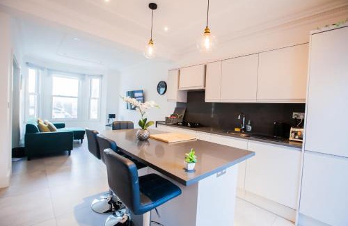 Berrylands Casa | Surbiton Luxury Garden House 19A