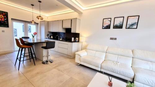 Berrylands Casa | Surbiton Luxury Garden House 19