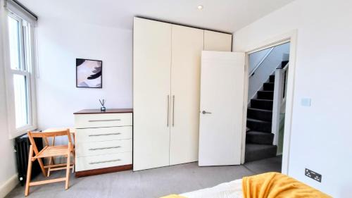 Berrylands Casa | Surbiton Luxury Garden House 19
