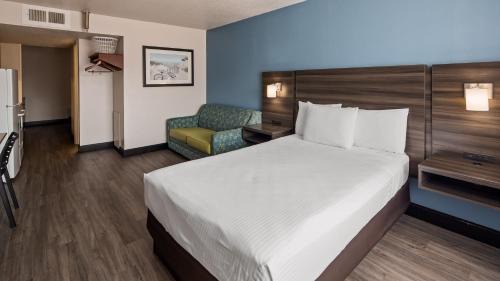 Northeast Virginia Beach Hotel | SureStay Hotel by Best Western Virginia Beach Royal Clipper