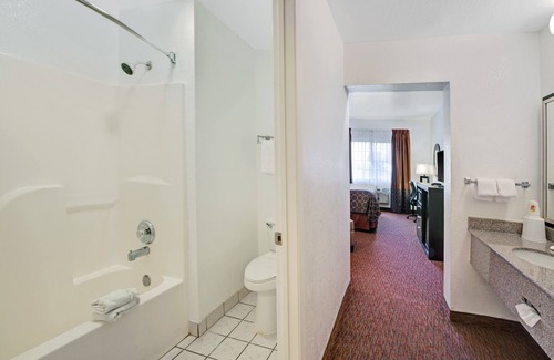 North San Antonio - SAT Hotel | SureStay Plus by Best Western San Antonio Airport