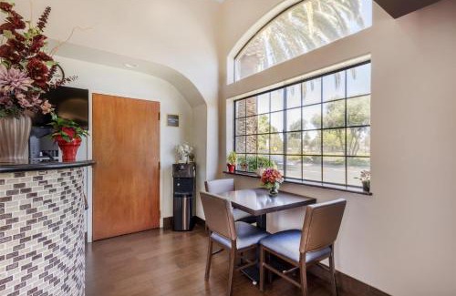 Santa Clara Hotel | SureStay Plus by Best Western Santa Clara Silicon Valley