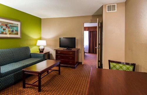 Northeast Raleigh Hotel | SureStay Plus Hotel by Best Western Raleigh North Downtown
