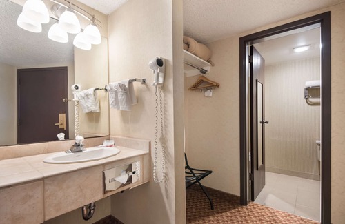 Reno Hotel | SureStay Plus Hotel by Best Western Reno Airport