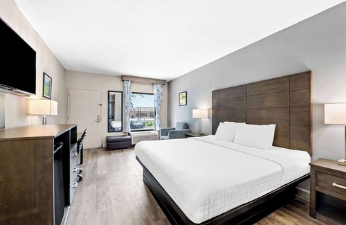 Southern Pines Hotel | SureStay Plus Hotel by Best Western Southern Pines Pinehurst