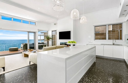 Shellharbour Casa | Surf Beach House - Absolute Waterfront