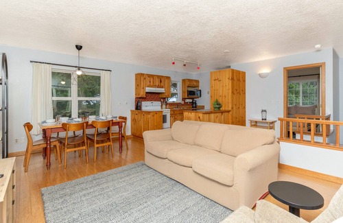 Otter Rock Casa | Surf Break Beach House | 3-Min Walk to Beach | 3BR