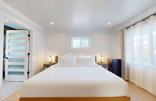 North End Hotel | Surf Club - King Bed, 2 Mins to OC Beach & POOL