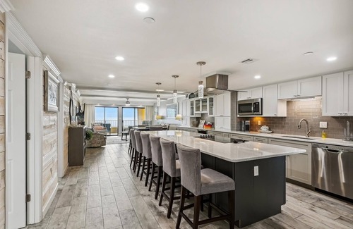 Fort Walton Beach Condominio | Surf Dweller 610 is a Stunning Gulf Front 2 BR - sleep 6 by RedAwning