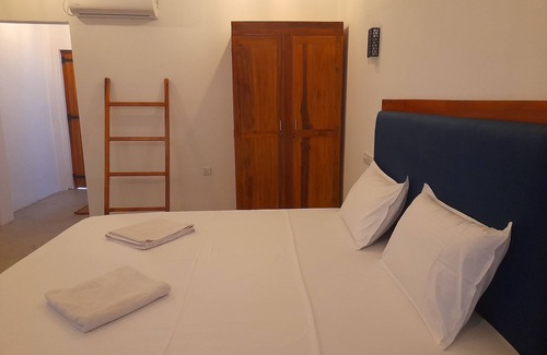 Pottuvil Division 2 Hotel | Surf Gangs Hotel