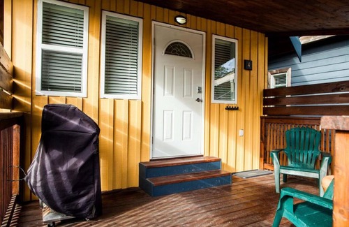 Ucluelet Casa | Surf Haven, Lofted Cozy Cabin Minutes to Beach