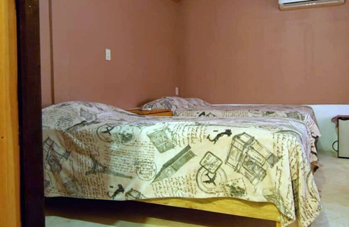 San Pedro Huamelula Cabina | Surf, rest, Repeat. 10 min walk from the beach.