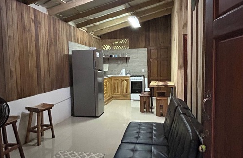 Dominicalito Casa | Surf Shack: 5 min to Beach/5 min to Waterfall: Great Wi-Fi -Sleeps 5