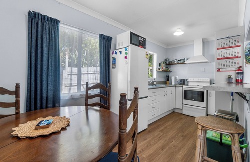 Raglan Casa | Surf Shack Haven - Raglan Holiday Home