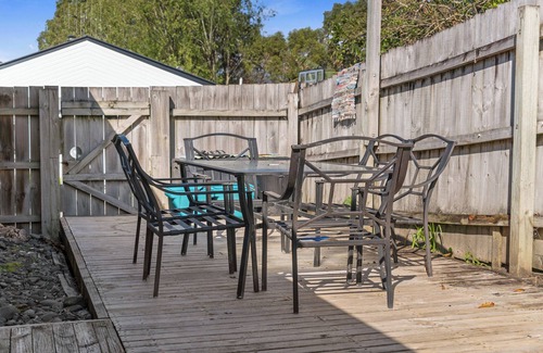 Raglan Casa | Surf Shack Haven - Raglan Holiday Home