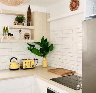 Coolangatta Apartamento | Surf Shack in Iconic Rainbow Bay - Coolangatta QLD (pet friendly)