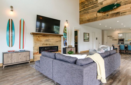 Glenwood Casa | Surf Shack on the Caddo: Sleeps 16 + Insta-Worthy!
