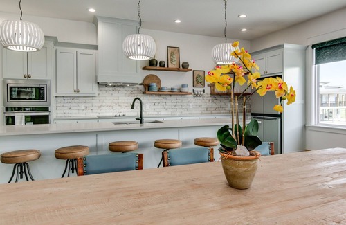 Glenwood Casa | Surf Shack on the Caddo: Sleeps 16 + Insta-Worthy!