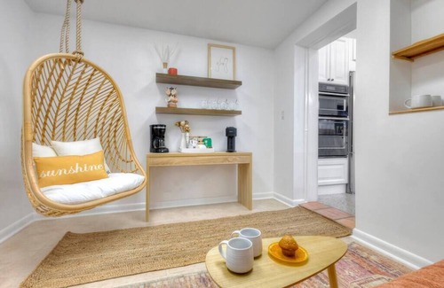 Jupiter Casa | Surf Shack! Pool table! Fire Pit! 10 min to beach!