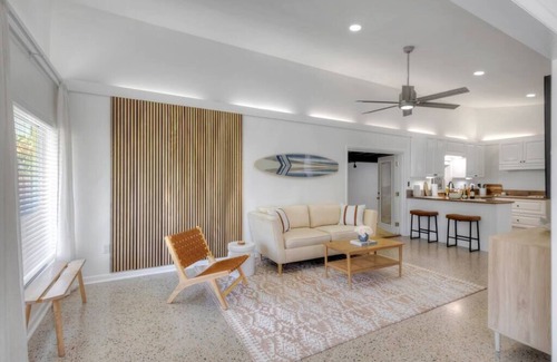 Jupiter Casa | Surf Shack! Pool table! Fire Pit! 10 min to beach!