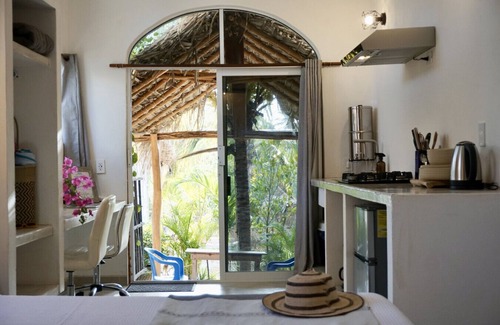 Emiliano Zapata Apartamento | Surf Studio with Desk & Kitchen – Walk to Waves