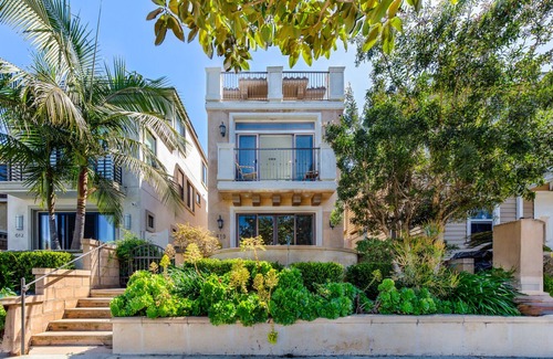 Huntington Beach Casa | Surf, Sun &Fun! Beachside Bliss-4 Blocks to Waves