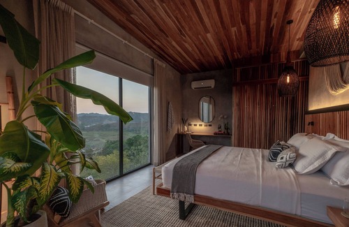 Jacó Cabina | Surf Synergy All-Inclusive Surf Retreat