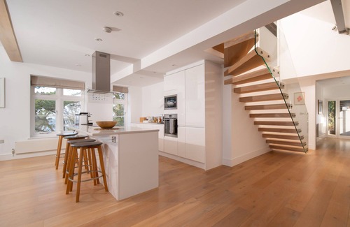 Lynmouth Cabaña | Surf View, a luxury 3 bedroom holiday apartment in Lynmouth, North Devon sleeping six.