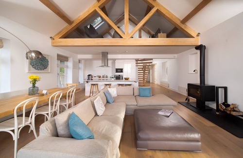 Lynmouth Cabaña | Surf View, a luxury 3 bedroom holiday apartment in Lynmouth, North Devon sleeping six.