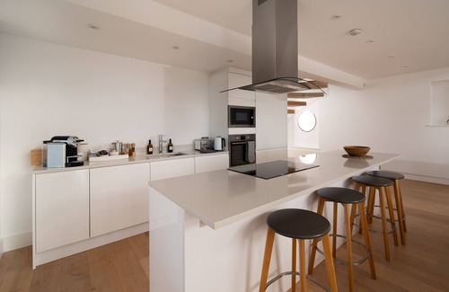 Lynmouth Cabaña | Surf View, a luxury 3 bedroom holiday apartment in Lynmouth, North Devon sleeping six.