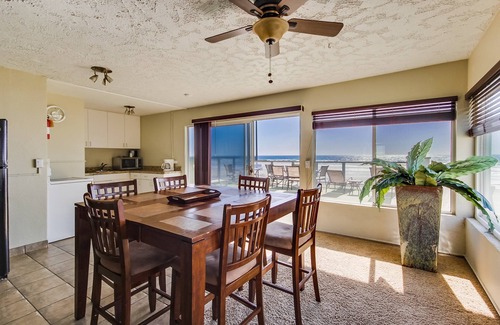 Pacific Beach Hotel | Surfer Beach Hotel