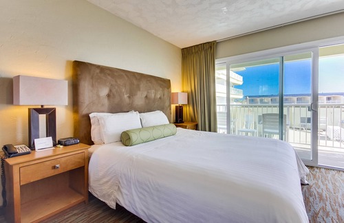 Pacific Beach Hotel | Surfer Beach Hotel