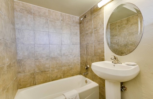 Pacific Beach Hotel | Surfer Beach Hotel