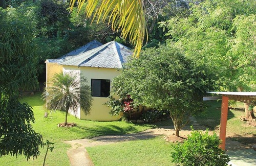 Cabarete Apartamento | SURFER'S PARADISE - Inexpensive hotel room steps from Encuentro beach