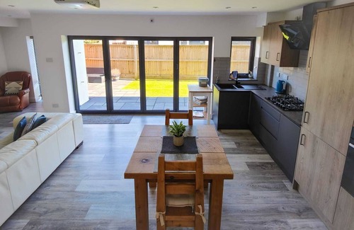 Porthcawl Casa | Surfers Lodge, Rest Bay, Porthcawl