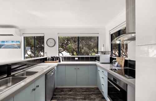 Yallingup Casa | Surfers Paradise Oceanview Garden Beach House