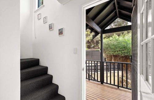 Yallingup Casa | Surfers Paradise Oceanview Garden Beach House