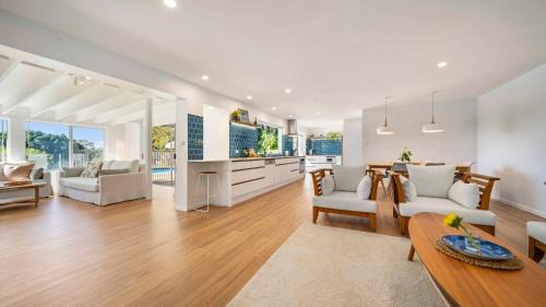 Ocean Shores Casa | Surfers Rest - Stunning home 3 mins to beach